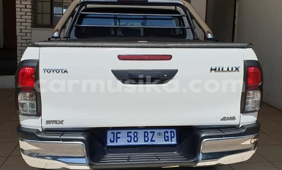 Buy Used Toyota Hilux White Car in Beitbridge in Matabeleland South Buy Used Toyota Hilux White Car in Beitbridge in Matabeleland South