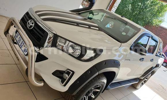 Buy Used Toyota Hilux White Car in Beitbridge in Matabeleland South Buy Used Toyota Hilux White Car in Beitbridge in Matabeleland South