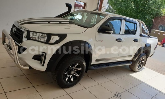 Buy Used Toyota Hilux White Car in Beitbridge in Matabeleland South Buy Used Toyota Hilux White Car in Beitbridge in Matabeleland South
