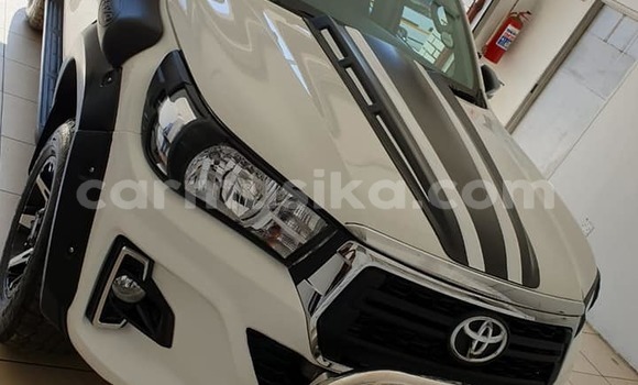Buy Used Toyota Hilux White Car in Beitbridge in Matabeleland South Buy Used Toyota Hilux White Car in Beitbridge in Matabeleland South