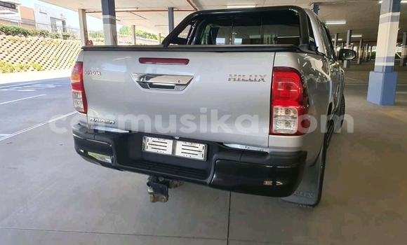 Nunua Ilio tumika Toyota Hilux Fedha Gari ndani ya Beitbridge nchini Matabeleland Kusini Nunua Ilio tumika Toyota Hilux Fedha Gari ndani ya Beitbridge nchini Matabeleland Kusini