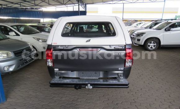 Nunua Ilio tumika Toyota Hilux Fedha Gari ndani ya Beitbridge nchini Matabeleland Kusini Nunua Ilio tumika Toyota Hilux Fedha Gari ndani ya Beitbridge nchini Matabeleland Kusini