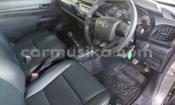 Nunua Ilio tumika Toyota Hilux Fedha Gari ndani ya Beitbridge nchini Matabeleland Kusini Nunua Ilio tumika Toyota Hilux Fedha Gari ndani ya Beitbridge nchini Matabeleland Kusini