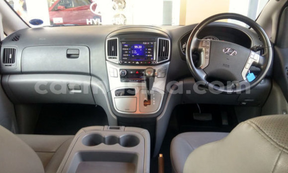 Nunua Ilio tumika Hyundai H1 Nyeupe Gari ndani ya Beitbridge nchini Matabeleland Kusini Nunua Ilio tumika Hyundai H1 Nyeupe Gari ndani ya Beitbridge nchini Matabeleland Kusini