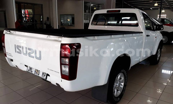 Acheter Occasion Voiture Isuzu KB Blanc à Beitbridge, Matabeleland South Acheter Occasion Voiture Isuzu KB Blanc à Beitbridge, Matabeleland South