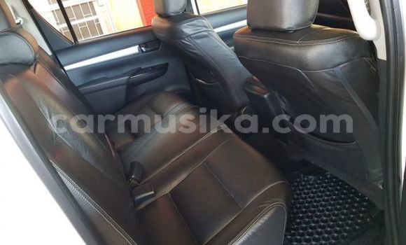 Acheter Occasion Voiture Toyota Hilux Blanc à Beitbridge, Matabeleland South Acheter Occasion Voiture Toyota Hilux Blanc à Beitbridge, Matabeleland South