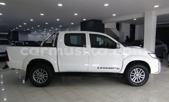 Buy Used Toyota Hilux White Car in Beitbridge in Matabeleland South Buy Used Toyota Hilux White Car in Beitbridge in Matabeleland South