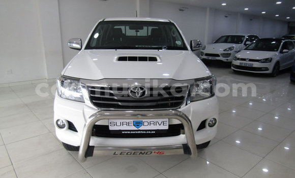 Buy Used Toyota Hilux White Car in Beitbridge in Matabeleland South Buy Used Toyota Hilux White Car in Beitbridge in Matabeleland South