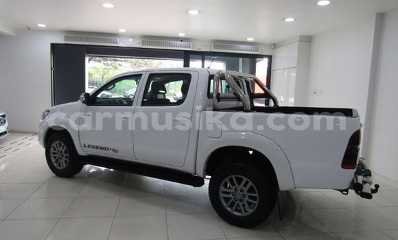 Buy Used Toyota Hilux White Car in Beitbridge in Matabeleland South Buy Used Toyota Hilux White Car in Beitbridge in Matabeleland South