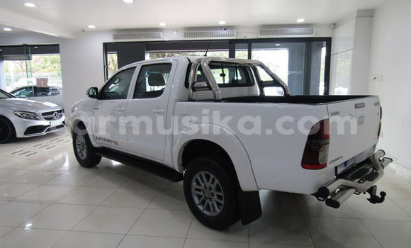 Buy Used Toyota Hilux White Car in Beitbridge in Matabeleland South Buy Used Toyota Hilux White Car in Beitbridge in Matabeleland South
