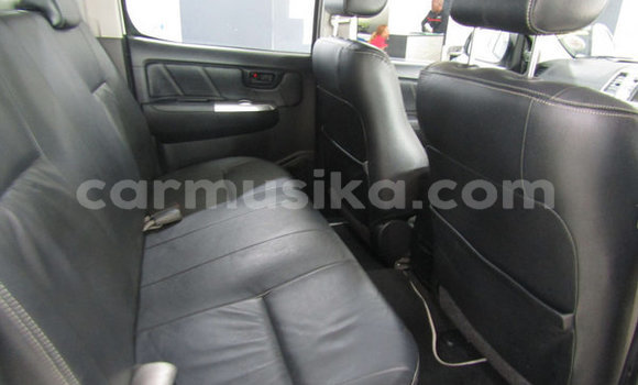 Buy Used Toyota Hilux White Car in Beitbridge in Matabeleland South Buy Used Toyota Hilux White Car in Beitbridge in Matabeleland South