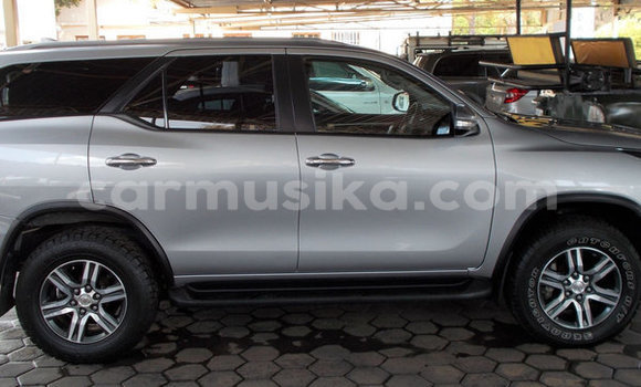 Acheter Occasion Voiture Toyota Hilux Gris à Beitbridge, Matabeleland South Acheter Occasion Voiture Toyota Hilux Gris à Beitbridge, Matabeleland South