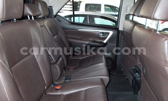 Acheter Occasion Voiture Toyota Hilux Gris à Beitbridge, Matabeleland South Acheter Occasion Voiture Toyota Hilux Gris à Beitbridge, Matabeleland South