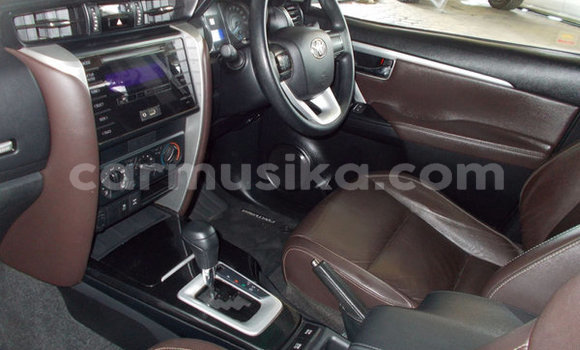 Acheter Occasion Voiture Toyota Hilux Gris à Beitbridge, Matabeleland South Acheter Occasion Voiture Toyota Hilux Gris à Beitbridge, Matabeleland South