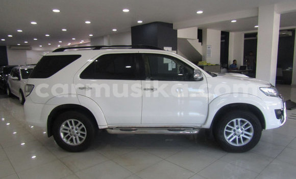 Acheter Occasion Voiture Toyota Fortuner Blanc à Beitbridge, Matabeleland South Acheter Occasion Voiture Toyota Fortuner Blanc à Beitbridge, Matabeleland South
