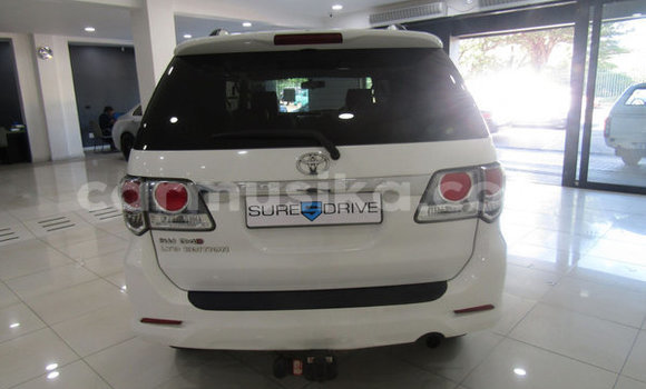 Acheter Occasion Voiture Toyota Fortuner Blanc à Beitbridge, Matabeleland South Acheter Occasion Voiture Toyota Fortuner Blanc à Beitbridge, Matabeleland South