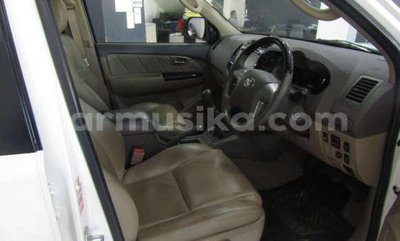 Acheter Occasion Voiture Toyota Fortuner Blanc à Beitbridge, Matabeleland South Acheter Occasion Voiture Toyota Fortuner Blanc à Beitbridge, Matabeleland South