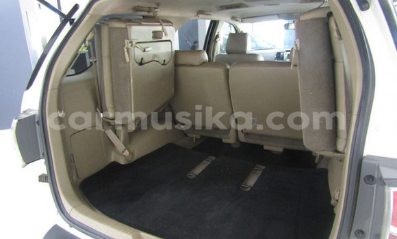 Acheter Occasion Voiture Toyota Fortuner Blanc à Beitbridge, Matabeleland South Acheter Occasion Voiture Toyota Fortuner Blanc à Beitbridge, Matabeleland South