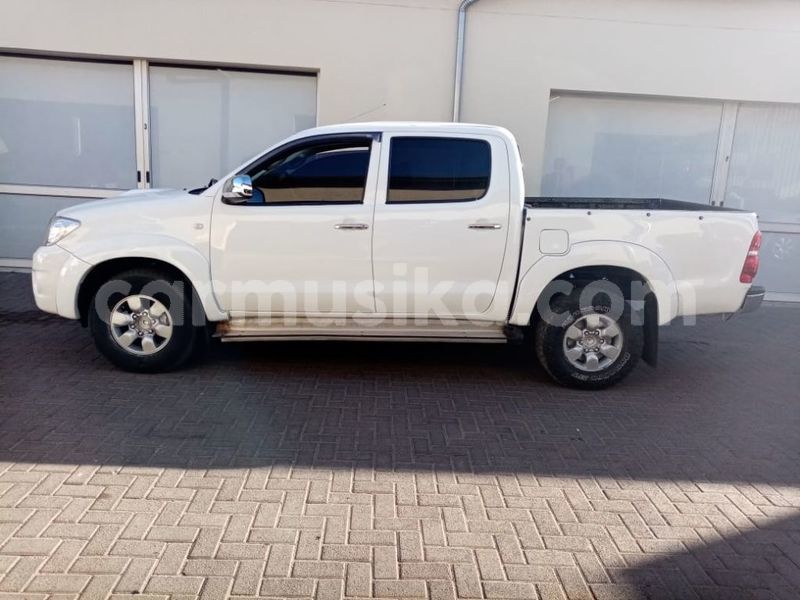 Big with watermark toyota hilux matabeleland south beitbridge 8218