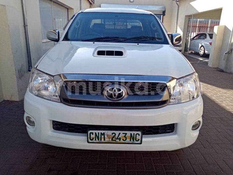 Big with watermark toyota hilux matabeleland south beitbridge 8218