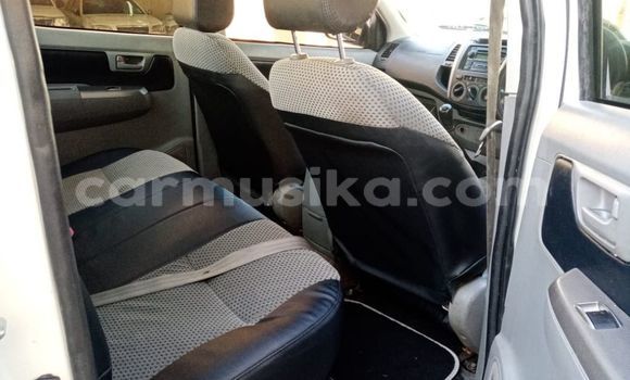 Acheter Occasion Voiture Toyota Hilux Blanc à Beitbridge, Matabeleland South Acheter Occasion Voiture Toyota Hilux Blanc à Beitbridge, Matabeleland South