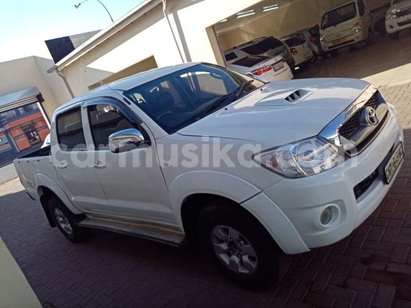 Big with watermark toyota hilux matabeleland south beitbridge 8218