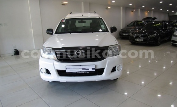 Buy Used Toyota Hilux White Car in Beitbridge in Matabeleland South Buy Used Toyota Hilux White Car in Beitbridge in Matabeleland South