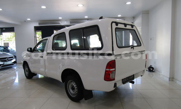 Buy Used Toyota Hilux White Car in Beitbridge in Matabeleland South Buy Used Toyota Hilux White Car in Beitbridge in Matabeleland South