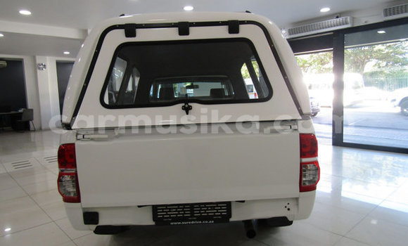 Buy Used Toyota Hilux White Car in Beitbridge in Matabeleland South Buy Used Toyota Hilux White Car in Beitbridge in Matabeleland South