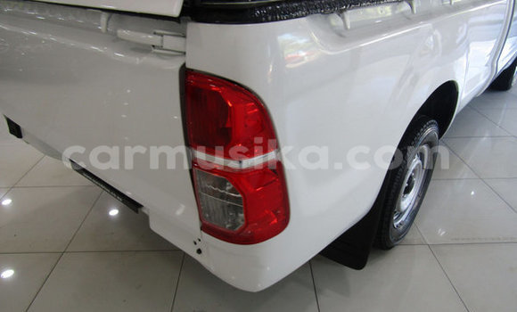 Buy Used Toyota Hilux White Car in Beitbridge in Matabeleland South Buy Used Toyota Hilux White Car in Beitbridge in Matabeleland South