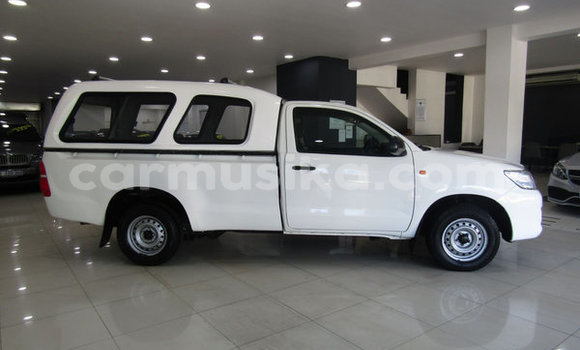 Buy Used Toyota Hilux White Car in Beitbridge in Matabeleland South Buy Used Toyota Hilux White Car in Beitbridge in Matabeleland South