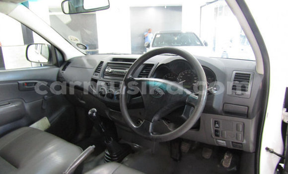 Buy Used Toyota Hilux White Car in Beitbridge in Matabeleland South Buy Used Toyota Hilux White Car in Beitbridge in Matabeleland South