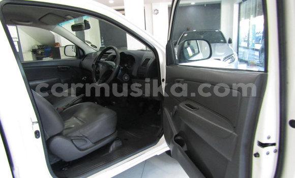 Buy Used Toyota Hilux White Car in Beitbridge in Matabeleland South Buy Used Toyota Hilux White Car in Beitbridge in Matabeleland South