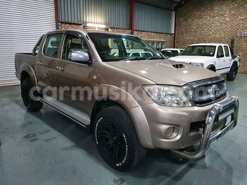 Big with watermark toyota hilux matabeleland south beitbridge 8224