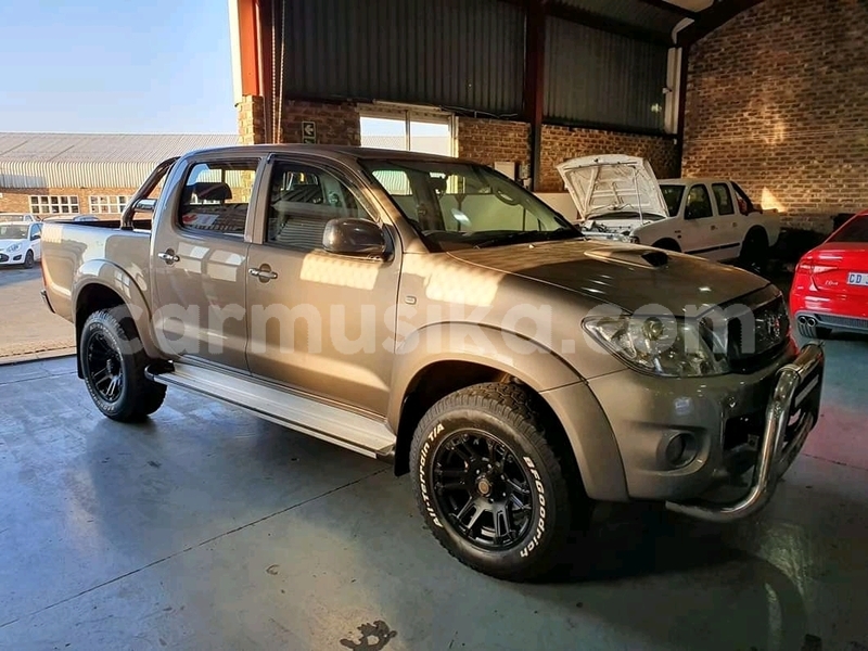 Big with watermark toyota hilux matabeleland south beitbridge 8224