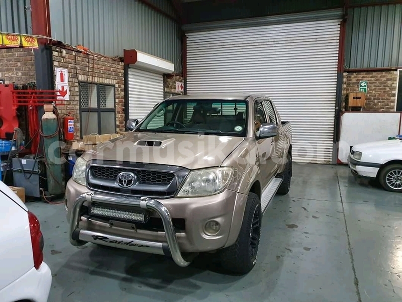 Big with watermark toyota hilux matabeleland south beitbridge 8224