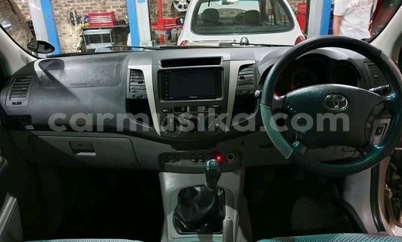 Tenga Tsaru Toyota Hilux Zvimwe Mota in Beitbridge in Matabeleland South Tenga Tsaru Toyota Hilux Zvimwe Mota in Beitbridge in Matabeleland South