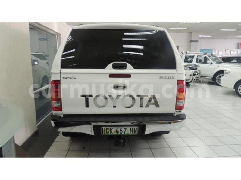 Big with watermark toyota hilux matabeleland south beitbridge 8225