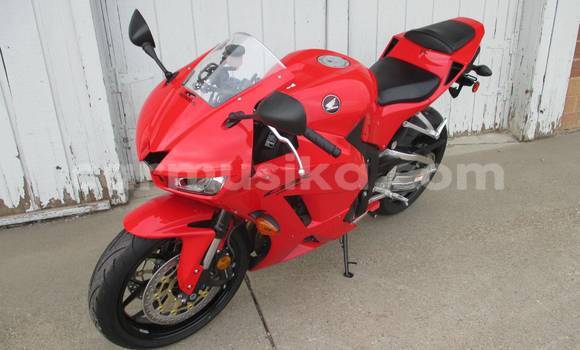 Tenga Tsaru Honda CBR 600RR Tsvuku Bike in Harare in Harare Tenga Tsaru Honda CBR 600RR Tsvuku Bike in Harare in Harare