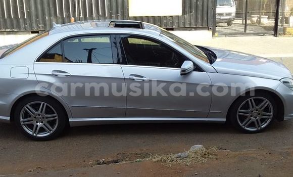 Tenga Tsaru Mercedes‒Benz E–Class Sirivha Mota in Borrowdale in Harare Tenga Tsaru Mercedes‒Benz E–Class Sirivha Mota in Borrowdale in Harare