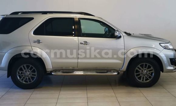Tenga Tsaru Toyota Fortuner Zvimwe Mota in Beitbridge in Matabeleland South Tenga Tsaru Toyota Fortuner Zvimwe Mota in Beitbridge in Matabeleland South