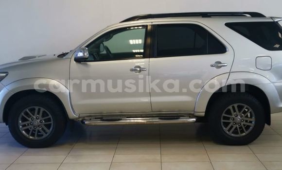 Tenga Tsaru Toyota Fortuner Zvimwe Mota in Beitbridge in Matabeleland South Tenga Tsaru Toyota Fortuner Zvimwe Mota in Beitbridge in Matabeleland South