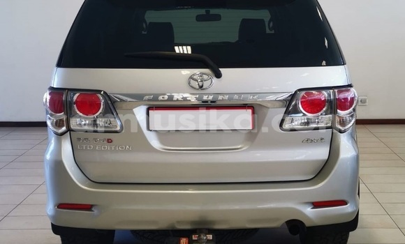Tenga Tsaru Toyota Fortuner Zvimwe Mota in Beitbridge in Matabeleland South Tenga Tsaru Toyota Fortuner Zvimwe Mota in Beitbridge in Matabeleland South