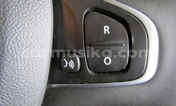 Buy Used Renault Clio White Car in Beitbridge in Matabeleland South Buy Used Renault Clio White Car in Beitbridge in Matabeleland South