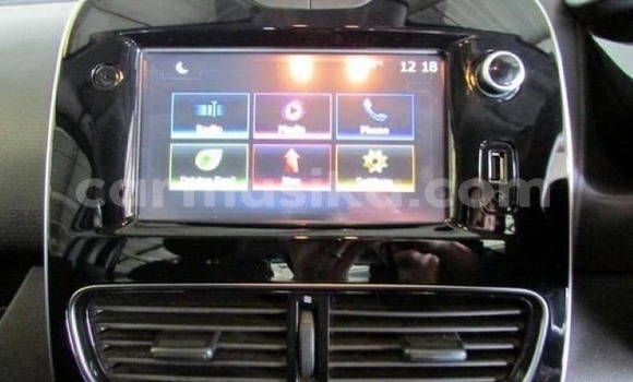 Buy Used Renault Clio White Car in Beitbridge in Matabeleland South Buy Used Renault Clio White Car in Beitbridge in Matabeleland South