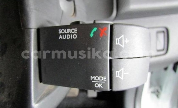 Buy Used Renault Clio White Car in Beitbridge in Matabeleland South Buy Used Renault Clio White Car in Beitbridge in Matabeleland South