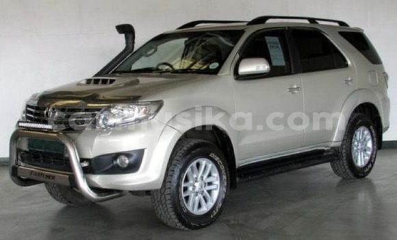 Tenga Tsaru Toyota Fortuner Sirivha Mota in Beitbridge in Matabeleland South Tenga Tsaru Toyota Fortuner Sirivha Mota in Beitbridge in Matabeleland South