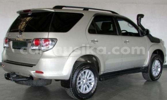 Tenga Tsaru Toyota Fortuner Sirivha Mota in Beitbridge in Matabeleland South Tenga Tsaru Toyota Fortuner Sirivha Mota in Beitbridge in Matabeleland South