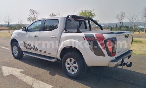 Acheter Occasion Voiture Nissan Navara Blanc à Beitbridge, Matabeleland South Acheter Occasion Voiture Nissan Navara Blanc à Beitbridge, Matabeleland South
