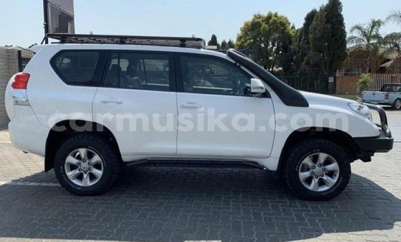 Buy Used Toyota Land Cruiser Prado White Car in Beitbridge in Matabeleland South Buy Used Toyota Land Cruiser Prado White Car in Beitbridge in Matabeleland South